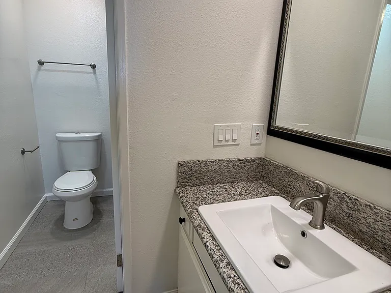 1600 W Carson St #212 — Photo 28
