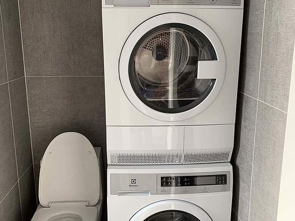 5th image of 233 E 111th St APT 15