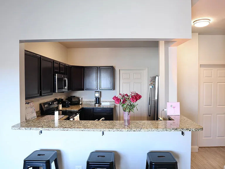 Tenth & College Apartments — Photo 6