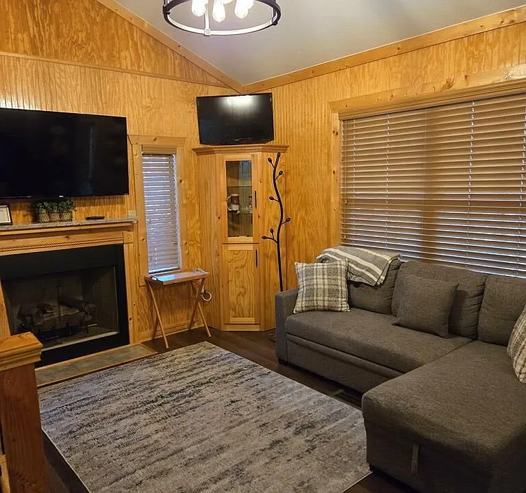 208 Brookwood Dr
