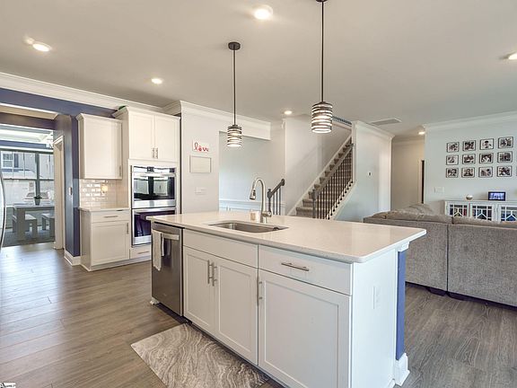 4th image of 859 Ingleside Way