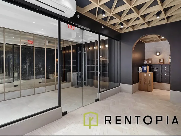228 Berry St #7R — Photo 10