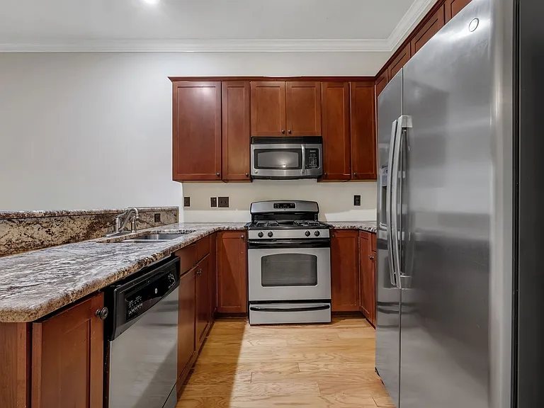 382 E Bradford Rd — Photo 9
