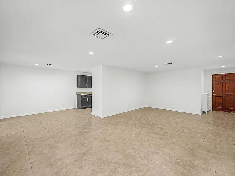2104 N Comanche Dr — Photo 10