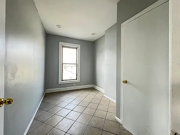 35 William St #R — Photo 4