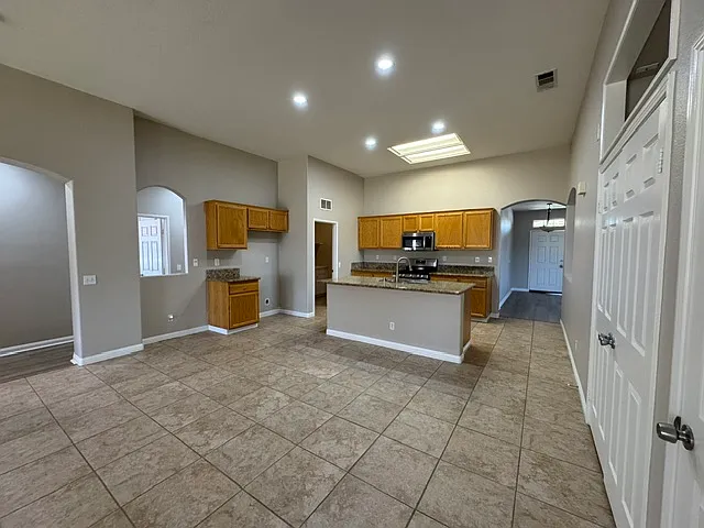 2136 Bowdoin St — Photo 11