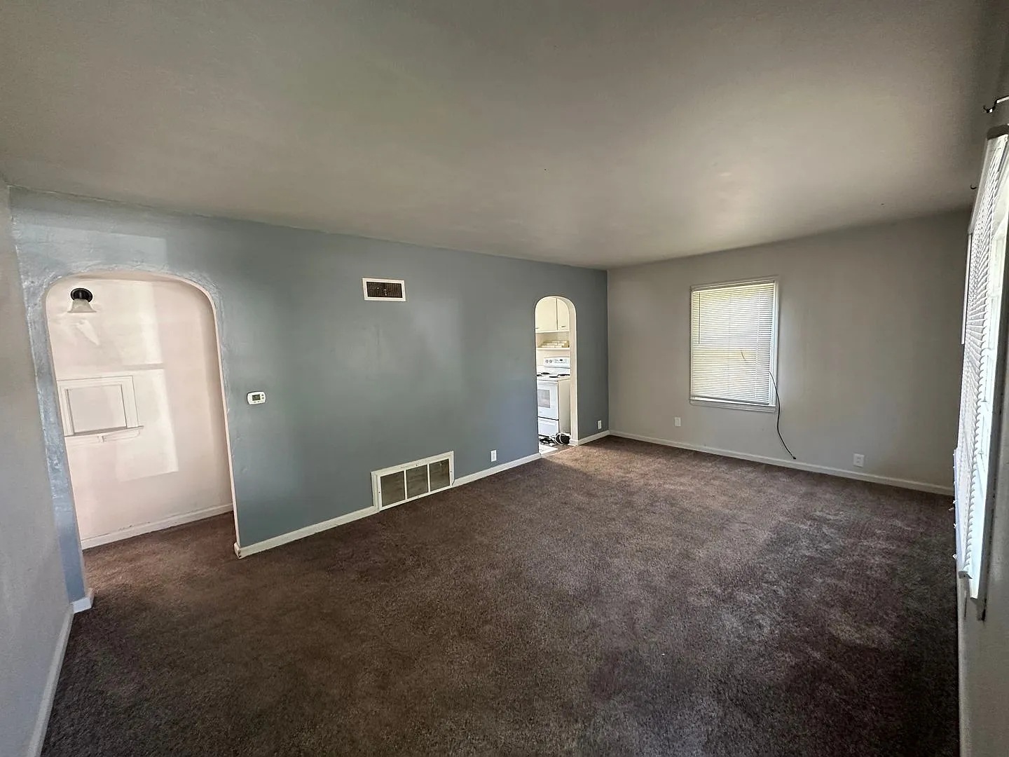 2 bed, 1.0 bath, 768 sqft, $1,300 — Photo 2