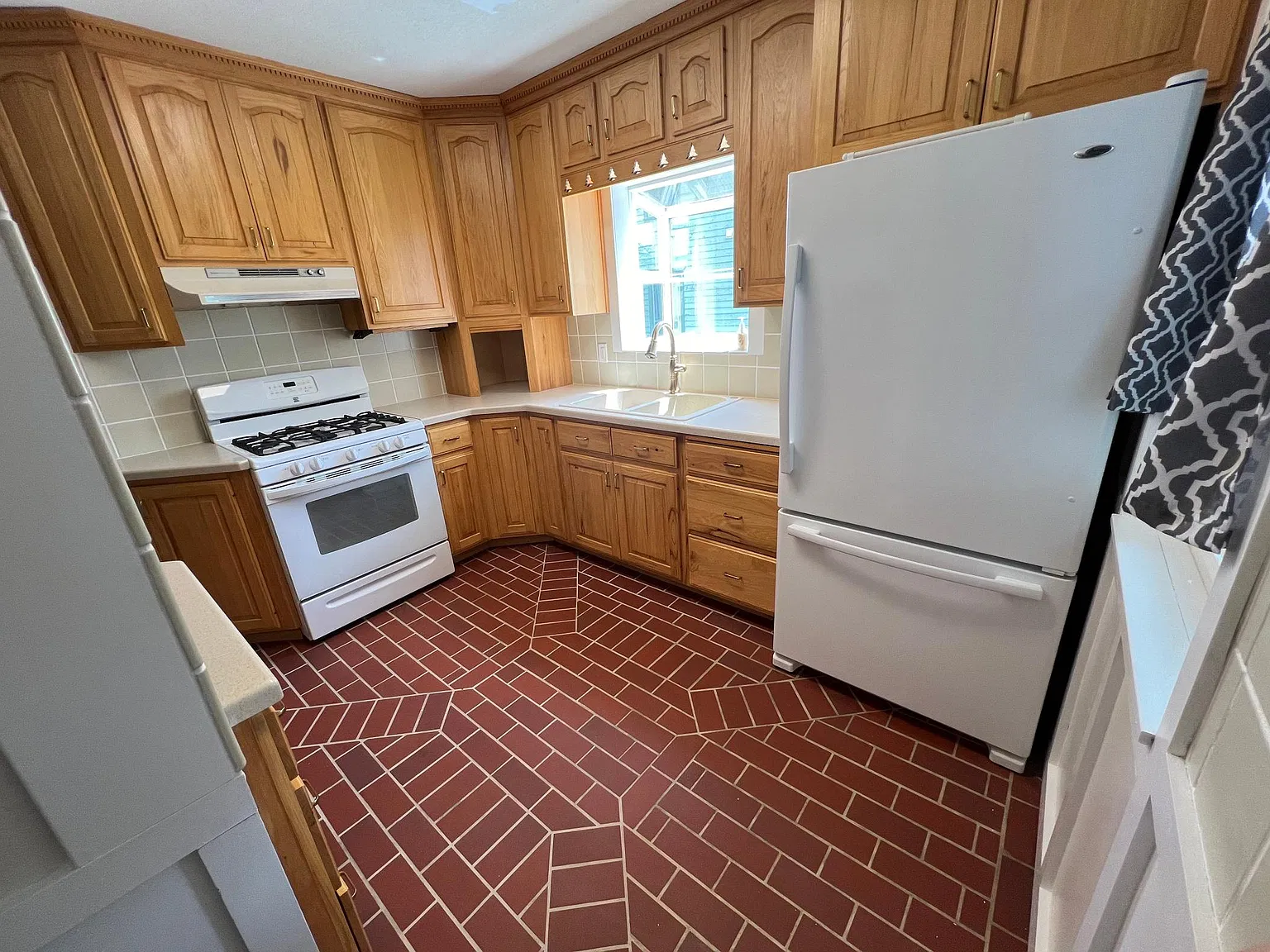 4 bed, 1168 sqft, $1,800 — Photo 2