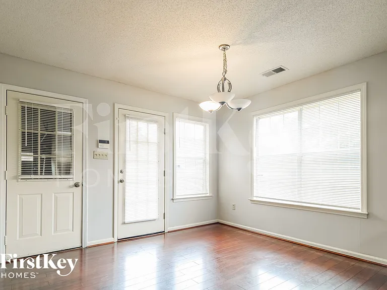 588 N Ericson Dr — Photo 4