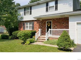 78 Continental Dr, Lockport, NY