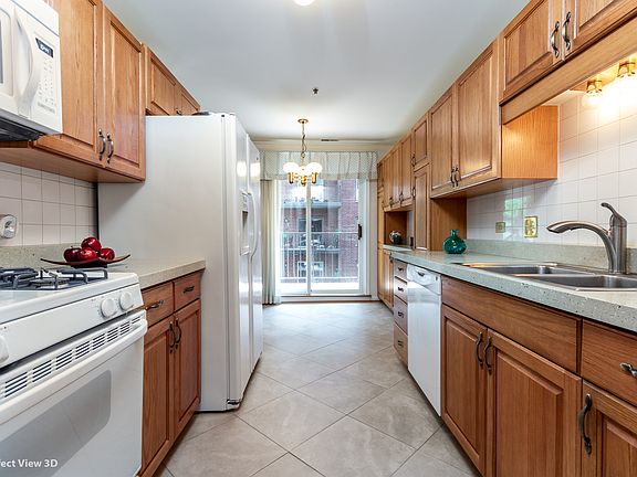 3rd image of 127 Acacia Dr #204