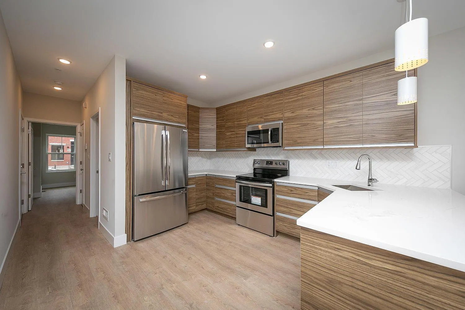 3 bed, 1500 sqft, $2,400 — Photo 3