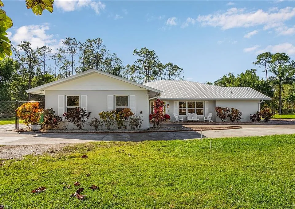 2950 Coach House Ln