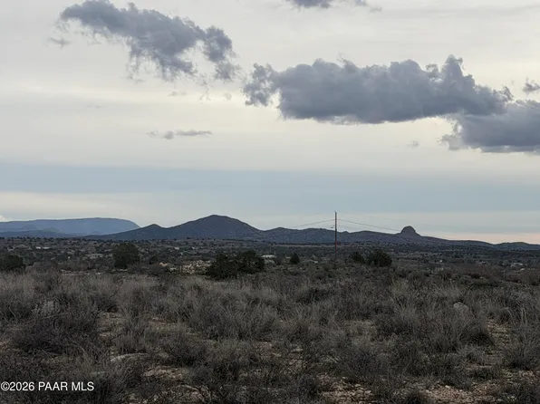 25688 N Lopez Dr, Paulden, AZ 86334