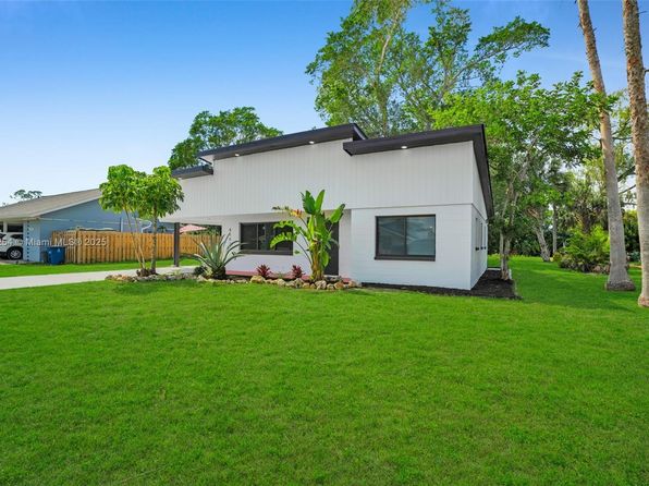 8507 Chatham St, Fort Myers, FL 33907