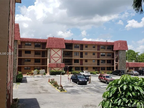 1325 W 68th St APT 214, Hialeah, FL 33014