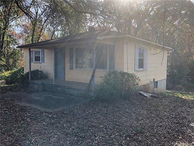 2nd image of 1345 Premier Rd