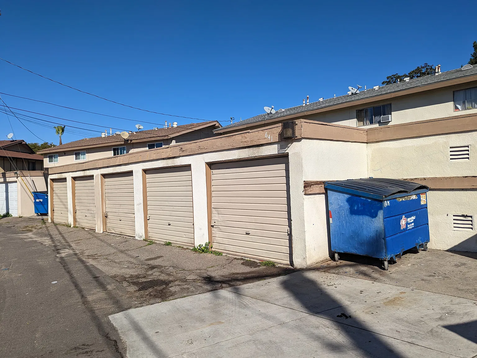 2 bed, 900 sqft, $2,700 — Photo 2