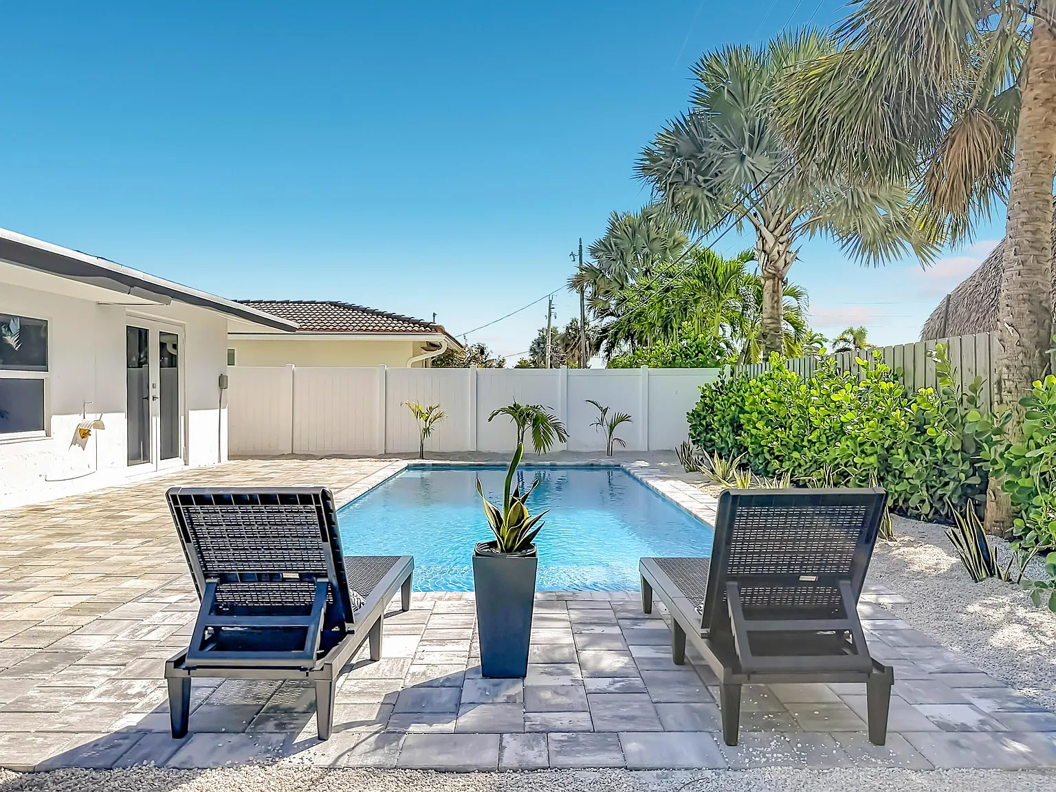 3 bed, 3.0 bath, 2112 sqft, $5,000 — Photo 3