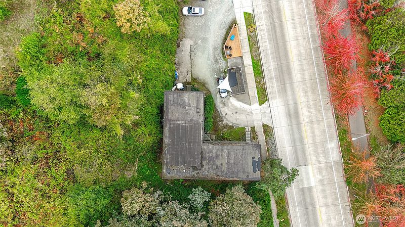 5th image of 2255 Harbor Ave SW