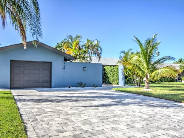 114 12th St, Belleair Beach, FL 33786
