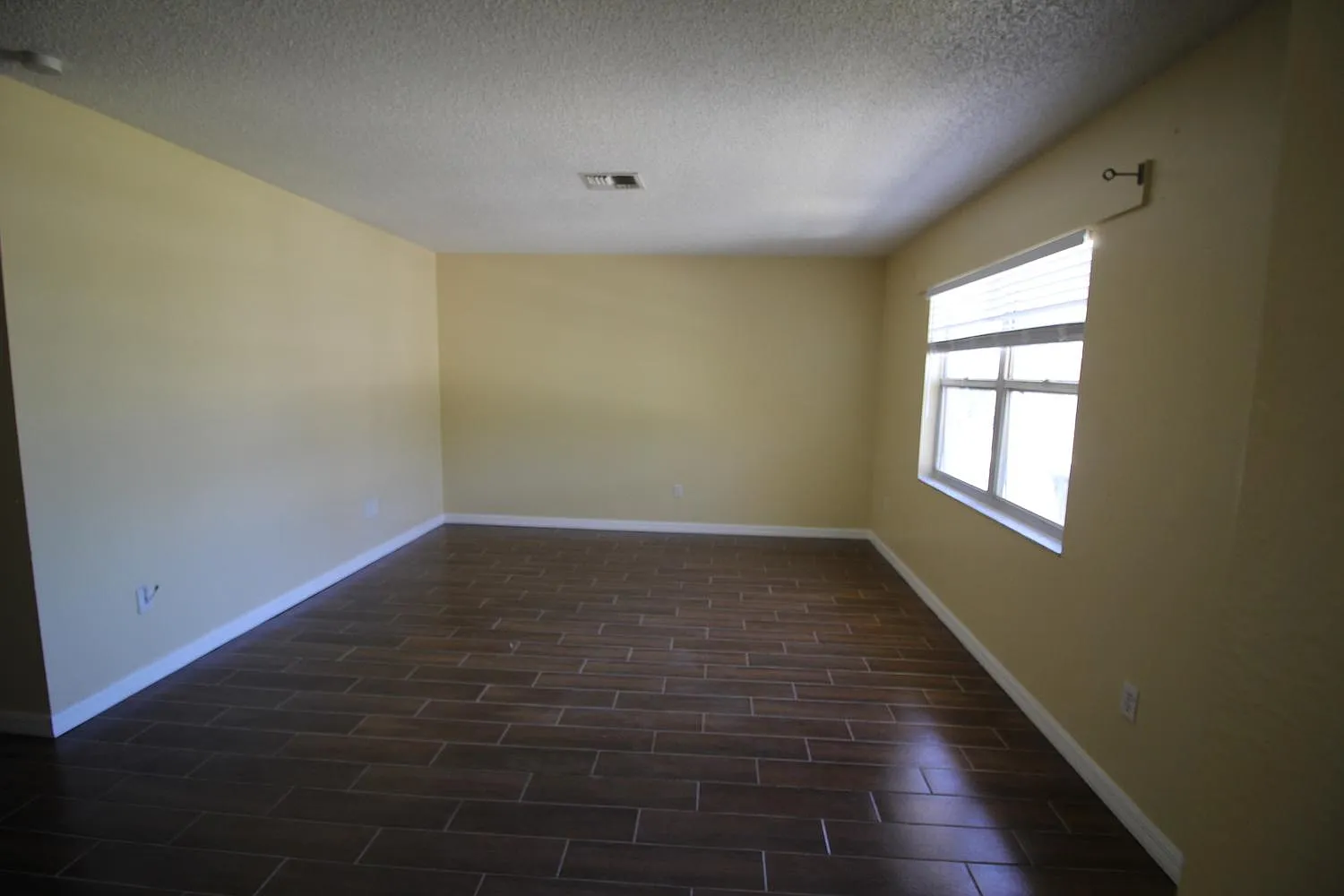 3 bed, 1.5 bath, 1066 sqft, $1,900 — Photo 2