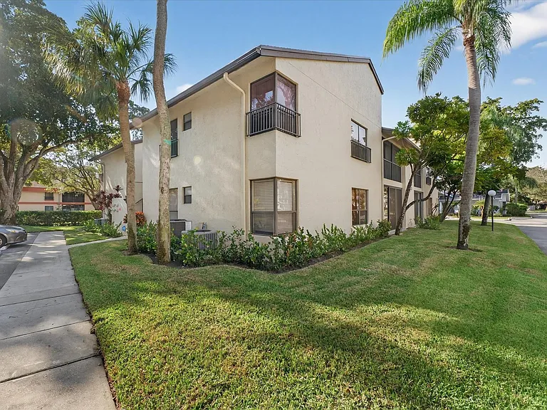 4467 Carambola Cir S — Photo 23