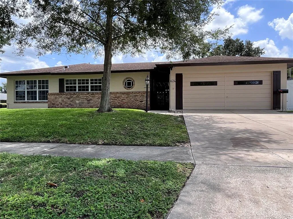 4 bed, 2.0 bath, 1908 sqft, $3,350 — Photo 2