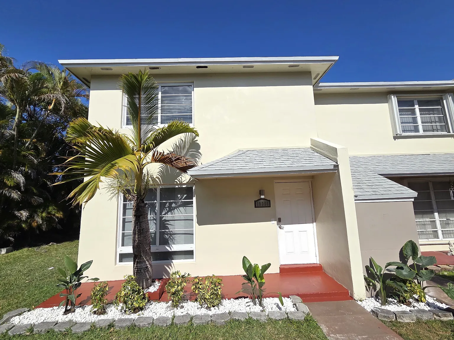 4 bed, 1215 sqft, $2,790 — Photo 1