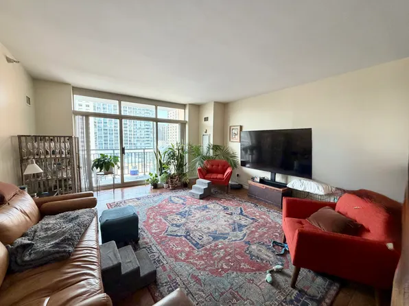 21 W Chestnut St APT 1101, Chicago, IL 60610
