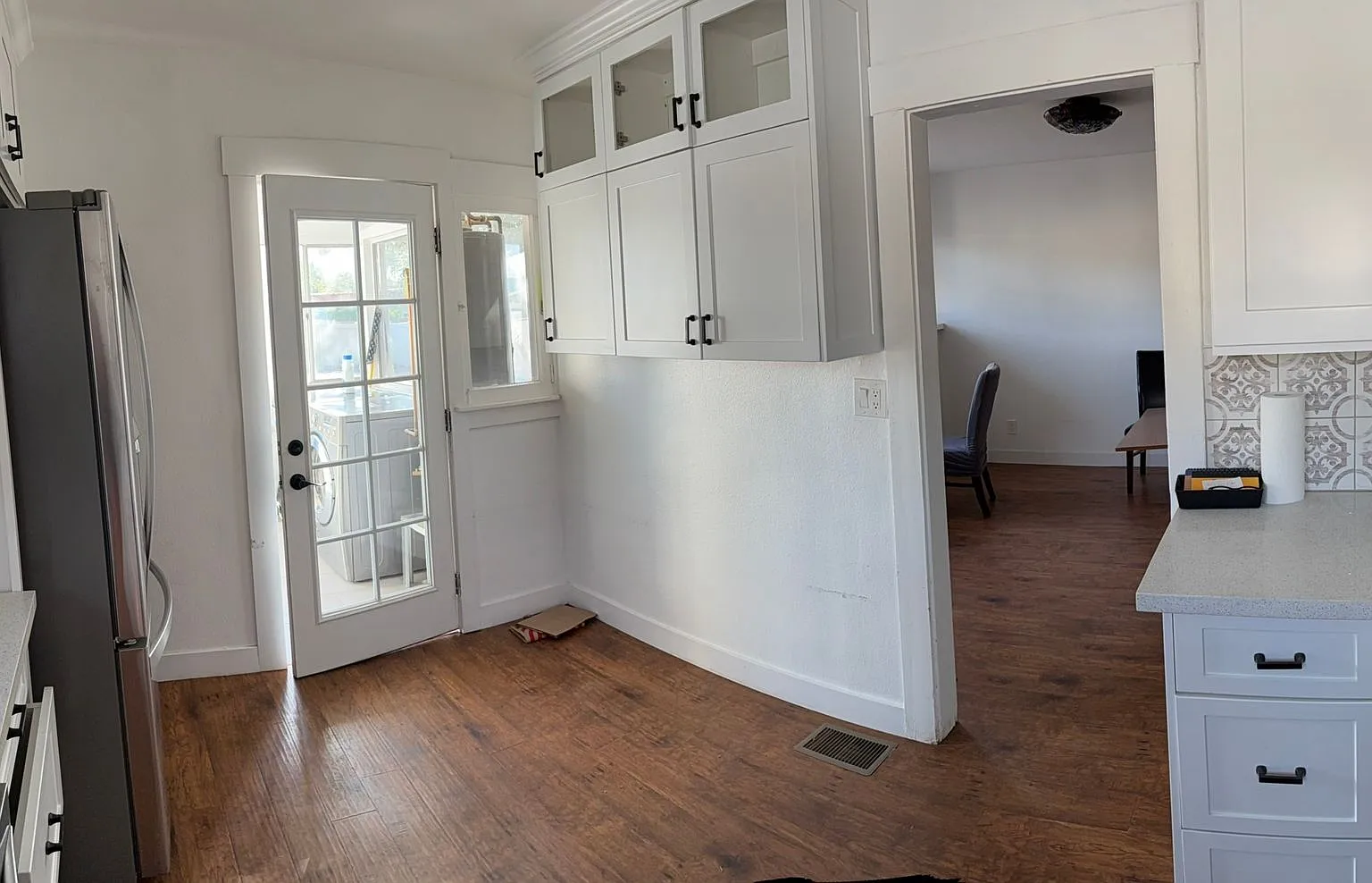 Charming Remodeled 2 bedroom / 1 bathroom Craftsman Home with large lot in Riverside — Photo 3
