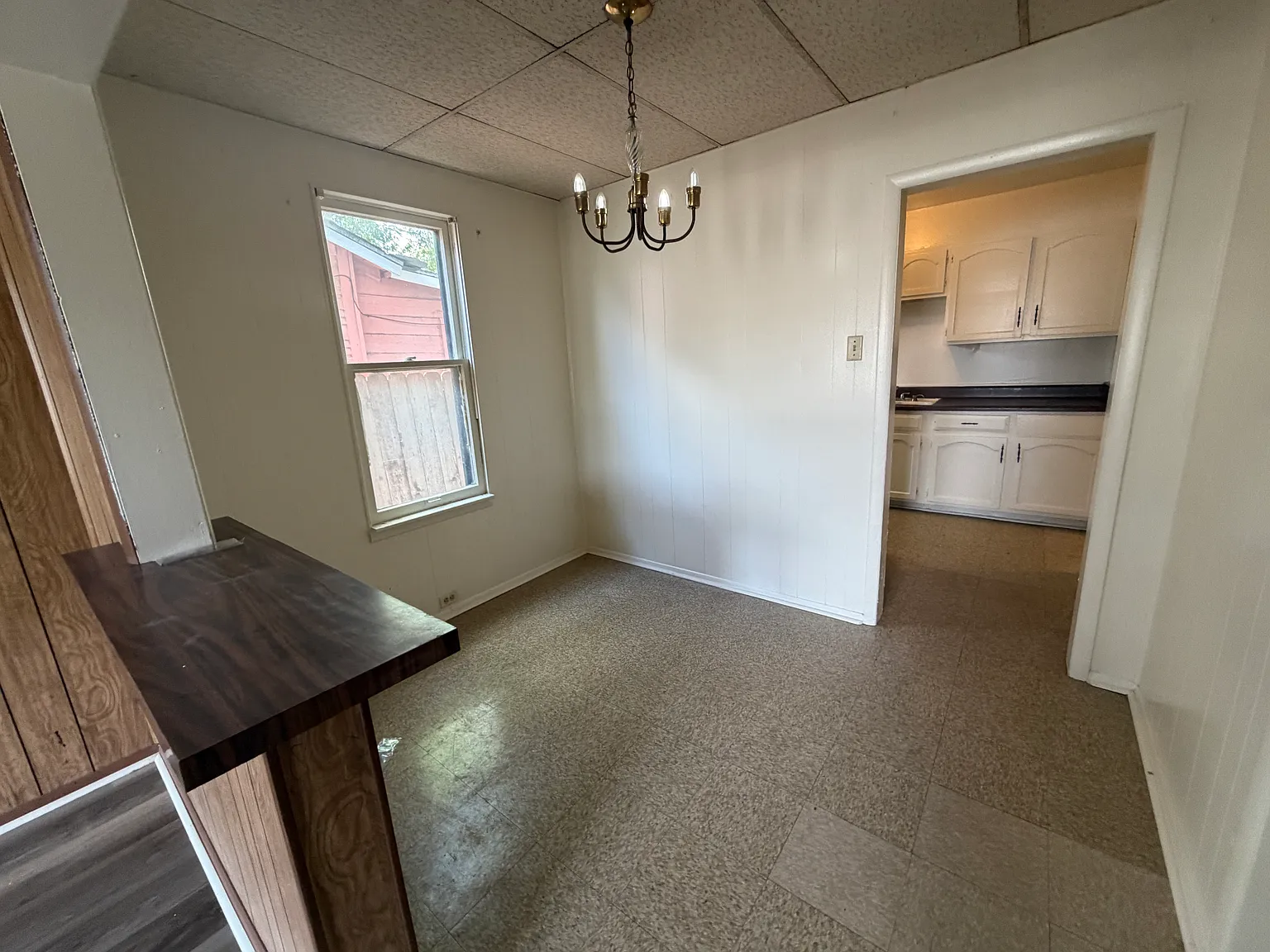 3 bed, 1200 sqft, $1,300 — Photo 4
