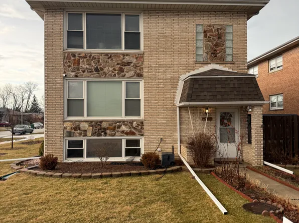 5140 W 87th St #1, Burbank, IL 60459