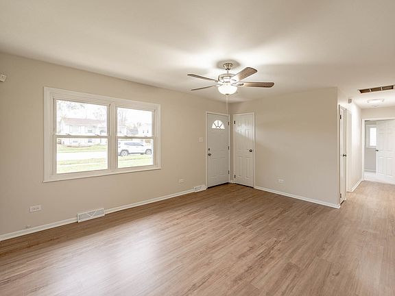 2nd image of 39 N Elm Ln