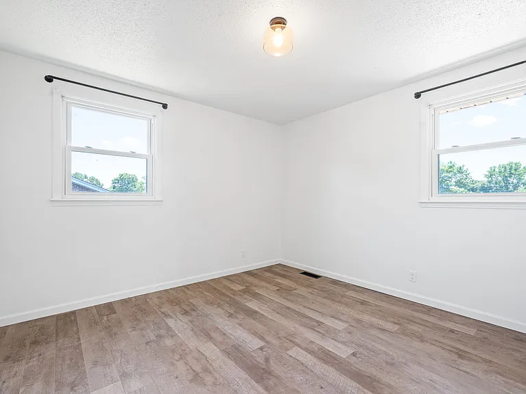 208 Aster Dr — Photo 17