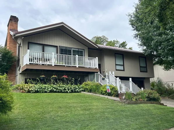 24 Cedarwood Dr, Morgantown, WV 26505