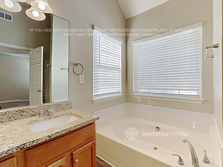 321 Saint Charles Ave — Photo 11
