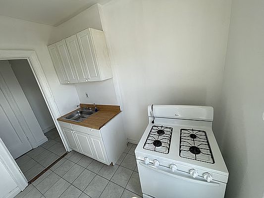 2nd image of 757 Whitehall Pl APT 2B
