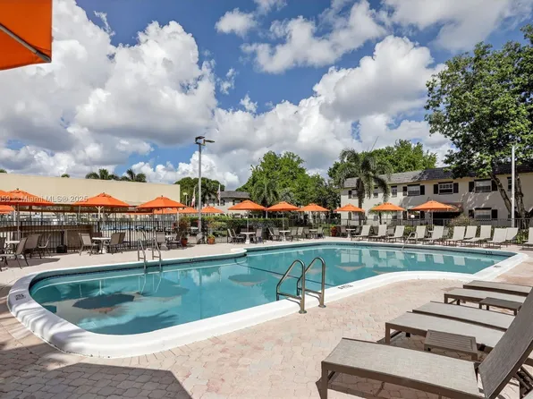 5640 SW 3rd Pl APT 110, Margate, FL 33068