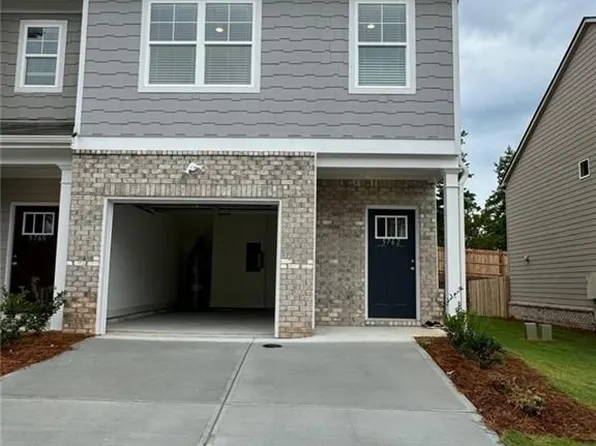 5762 Calle Vista Dr, Lithonia, GA 30058