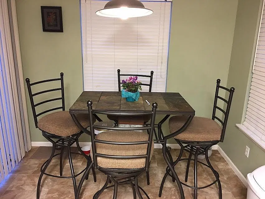 4 bed, 1900 sqft, $2,000 — Photo 3