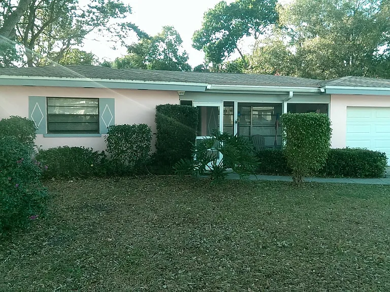 1550 San Charles Dr — Photo 2