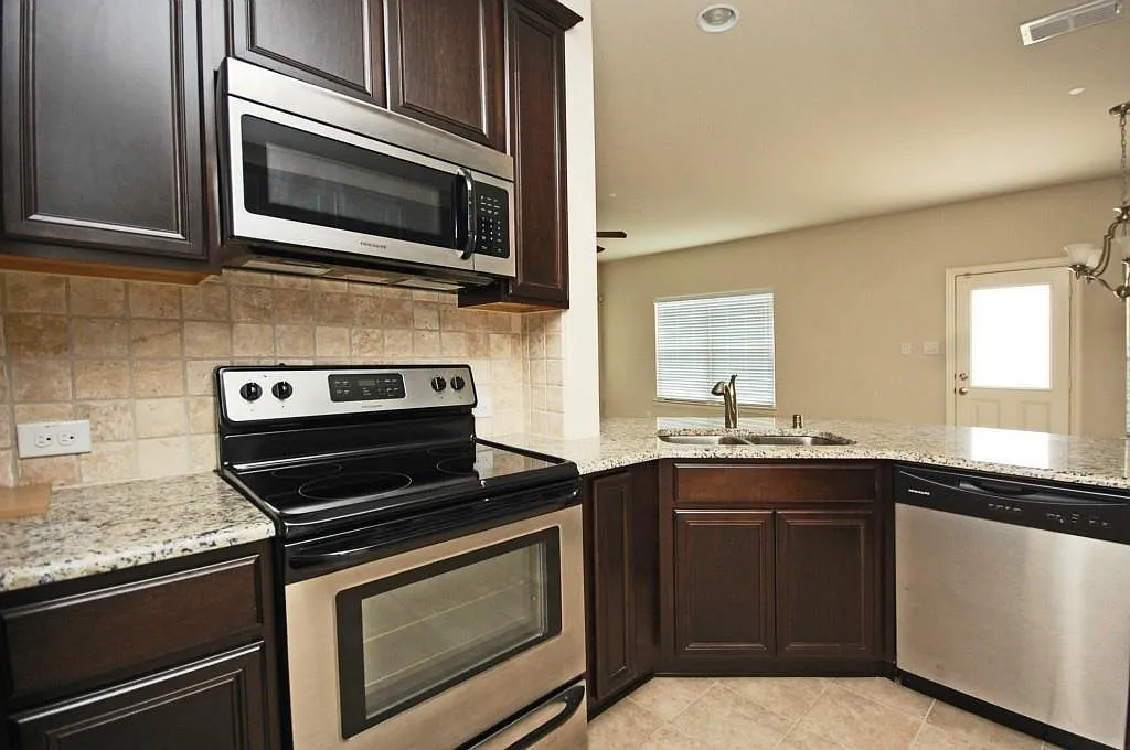 3 bed, 2.5 bath, 1569 sqft, $2,500 — Photo 3