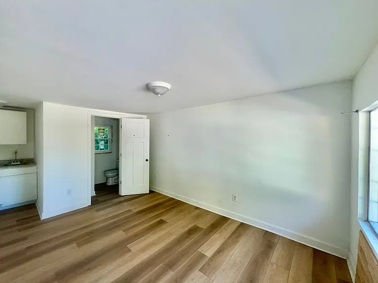 1103 Dunbar St #2 — Photo 3
