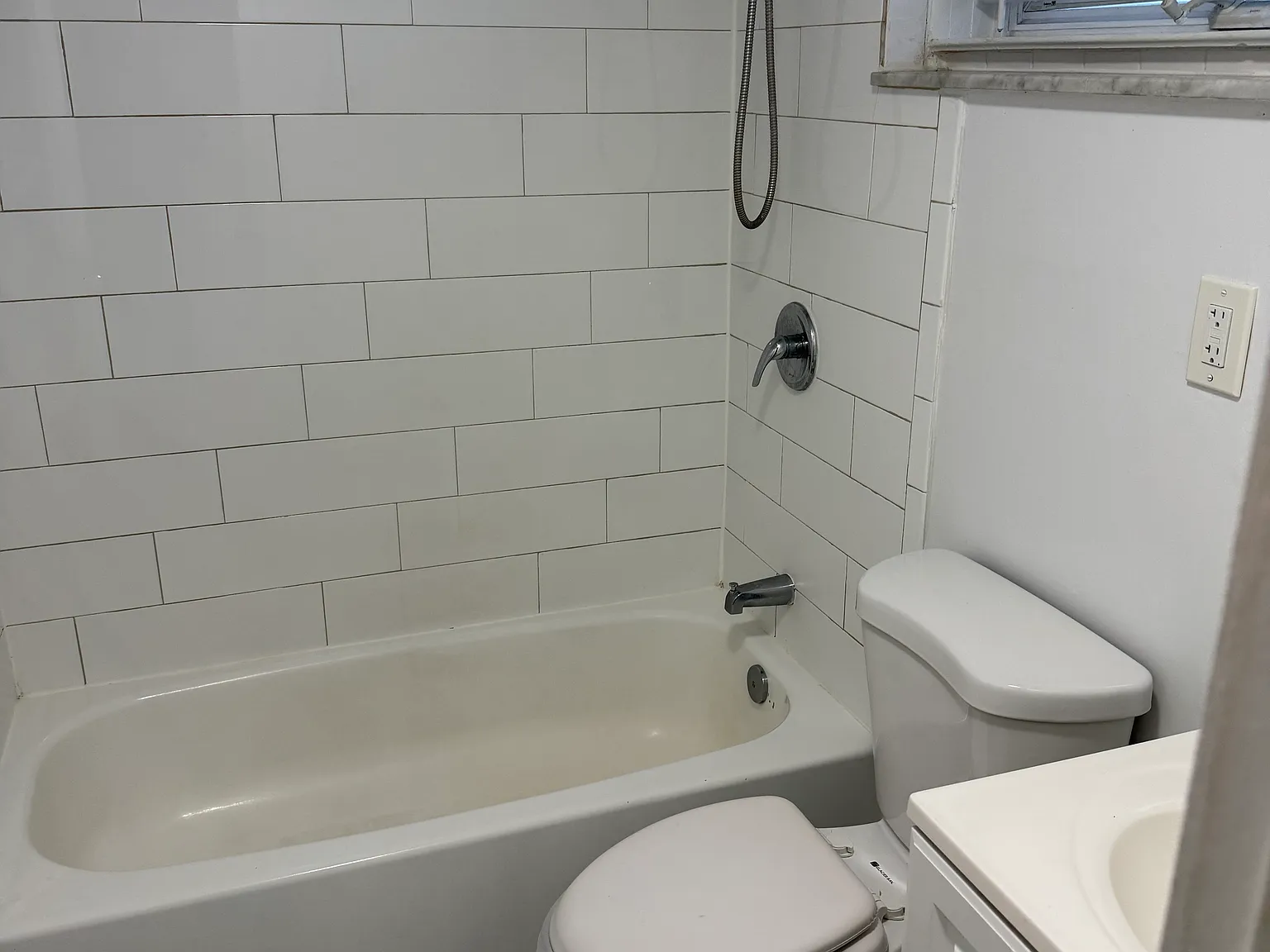 123 Stevens Ave — Photo 2