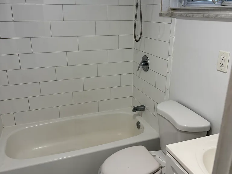123 Stevens Ave #123E — Photo 2