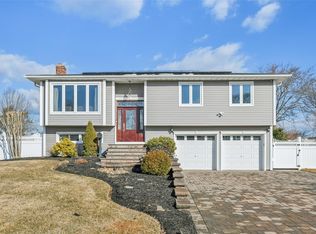 7 Plowboy Path, Commack, NY 11725