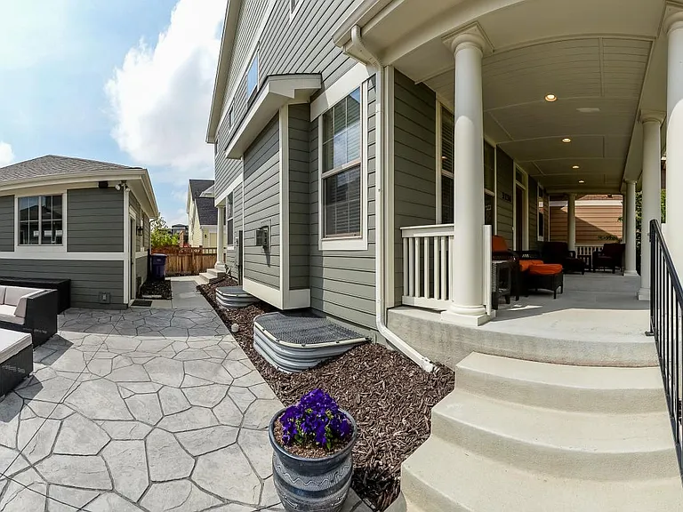 3230 Spruce St — Photo 34