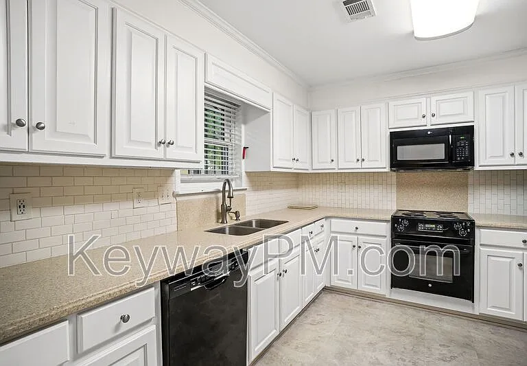 3420 Linderwood Dr — Photo 12