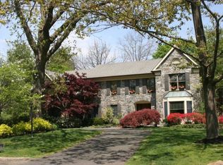 2 Stonegate Ct, Madison, NJ 07940